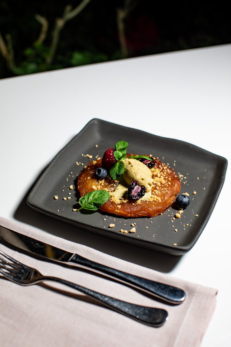 Eres de los que guardan algo de hambre para el postre? Seguro que si, porque, en el Restaurante Montana, sabemos cómo terminar la experiencia de una manera espectacular. 

Escríbenos en comentarios cuál prefieres, tarta de queso, cremoso de avellana o tatín de manzana!! 

#postre