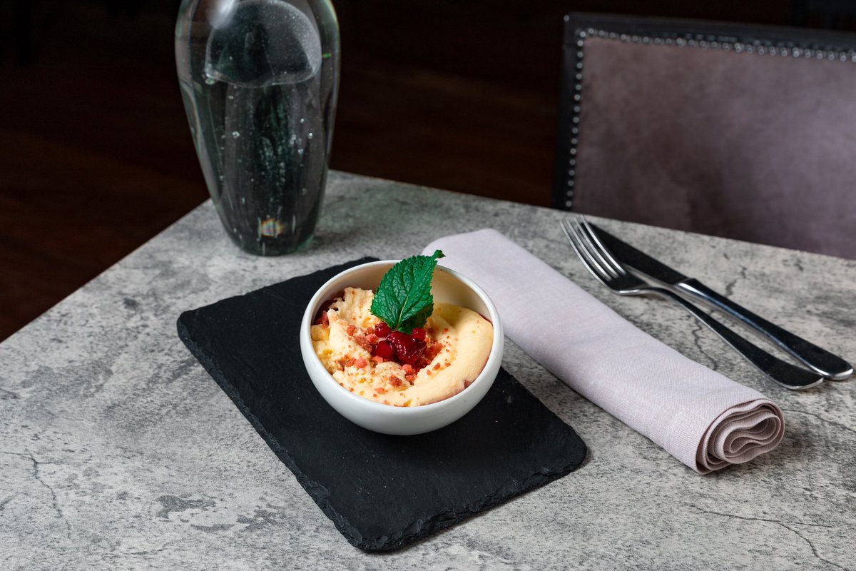 Montana_Malaga's tweet photo. Eres de los que guardan algo de hambre para el postre? Seguro que si, porque, en el Restaurante Montana, sabemos cómo terminar la experiencia de una manera espectacular. 

Escríbenos en comentarios cuál prefieres, tarta de queso, cremoso de avellana o tatín de manzana!! 

#postre https://t.co/7XtgmRwC6w