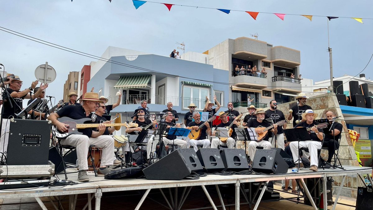 GTabaiba's tweet photo. Agradecemos al Ayuntamiento de Agüimes y a su Concejalía de Festejos , la invitación para amenizar el comienzo de La Vará del Pescao en esta 27° edición con el Himno de La Vará de nuestra autoría.
"Arinaga", letra de C. Rivero y música de Mingo Quintana.
https://t.co/3ZezYBB8KK https://t.co/JkBYQLX9rU