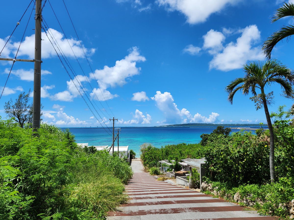 今日の宮古島

海まで走って行きたくなる(・∀・) （平良）