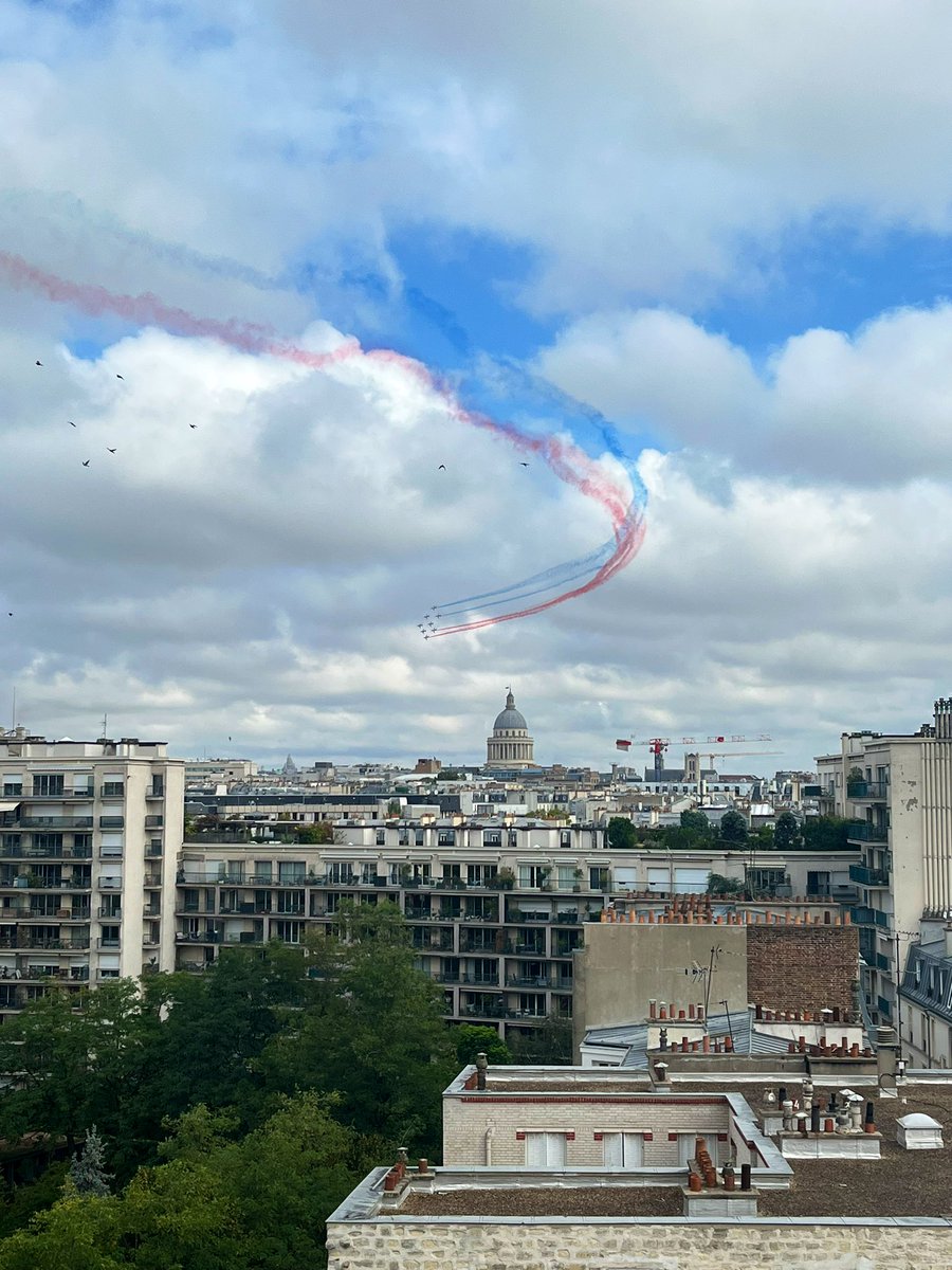 Invitée surprise du télétravail du lundi matin : la Patrouille de France 🇫🇷

cc <a href="/PAFofficiel/">Patrouille de France</a>