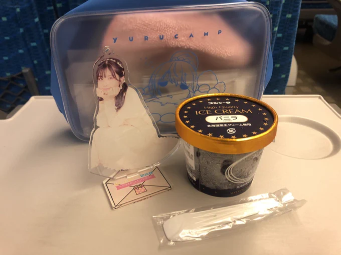 なこ…シンカンセンメチャメチャカタイヤンケコノアイスだよ…。 念願の #シンカンセンスゴクカタイアイス 買えた…
