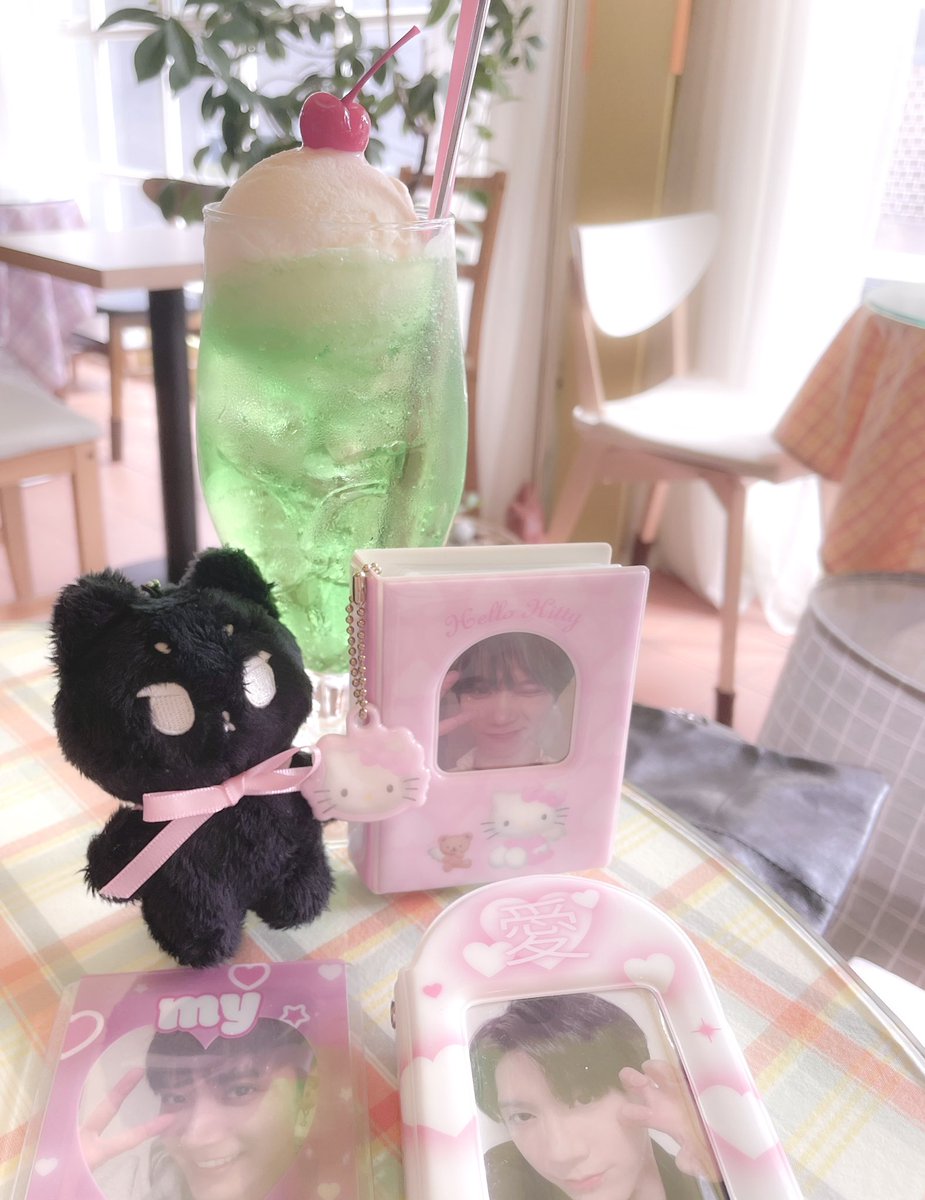 zzd6ed's tweet photo. 집에 오니까 기분이 안 조타 다시 돌아갈래용 🍒 https://t.co/r5Stu4DUA1