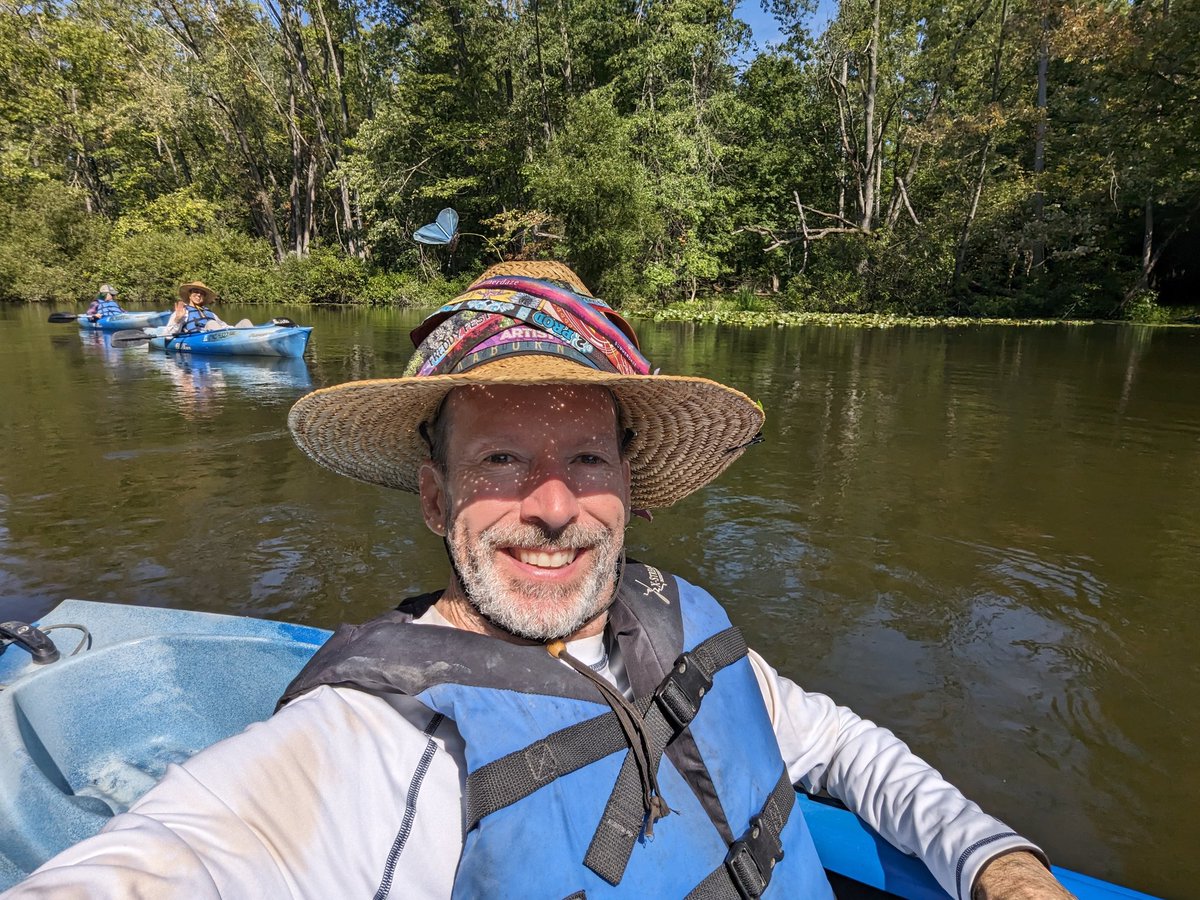 Kayaking with the fam was delightful!  We saw hundreds of turtles, a few herons, a magnificent osprey and so much gorgeous nature 🤩
#getoutside #nature #wellbeing