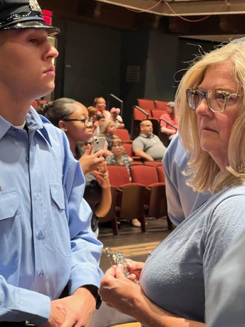 PPDRecruitTrng's tweet photo. Prior to graduating, Recruits have a badge pinning ceremony.  A family member pins the badge on the Recruit , by wearing the badge they pledge to show gratitude, live with honor, serve with pride and swear to protect the public. https://t.co/tVaQR6AH7c
