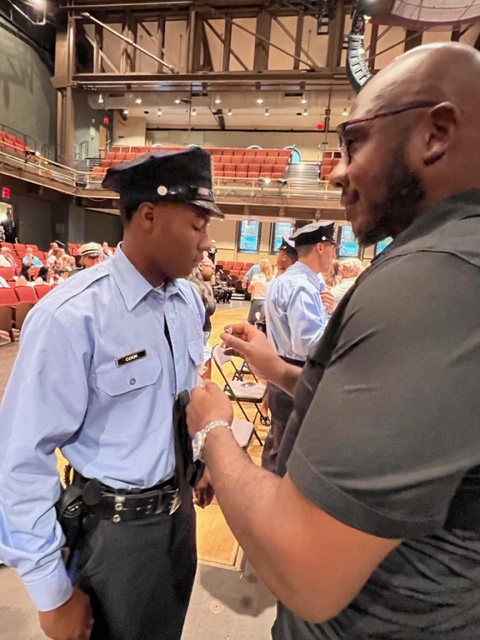 PPDRecruitTrng's tweet photo. Prior to graduating, Recruits have a badge pinning ceremony.  A family member pins the badge on the Recruit , by wearing the badge they pledge to show gratitude, live with honor, serve with pride and swear to protect the public. https://t.co/tVaQR6AH7c