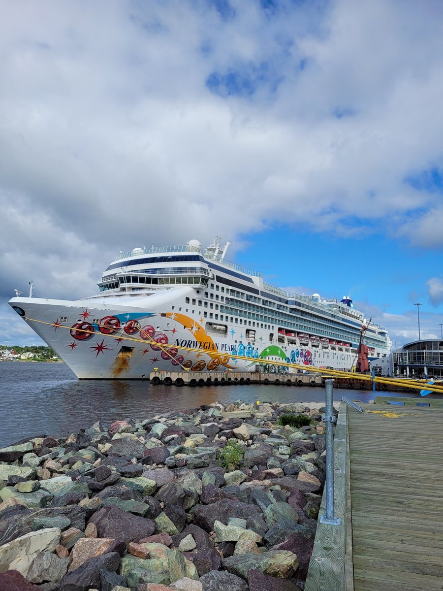 CapeTaxi's tweet photo. Good Morning MS Norwegian Pearl it is great to see you here in Sydney we hope that you have a great #caperadventure https://t.co/kVCW137V7S
