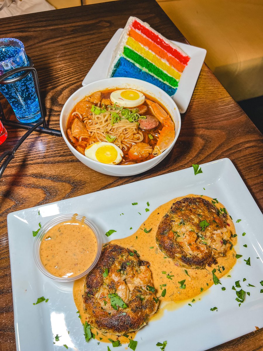 DubbsGrubs's tweet photo. Tried a few of the new affordable 3 course meals...

- Crabcakes, Gumbo Ramen🔥🔥, &amp; Cake. 
- Fried Pickles 🔥, Hot sausage Po Boy, &amp; Cheese Cake 
- &amp; Plenty More 

Over 20 different options, ranging from $25 to $60.

📍Local Tap &amp; Table 
3333 Harry Hines Blvd Dallas Tx https://t.co/JlHscvKUyr