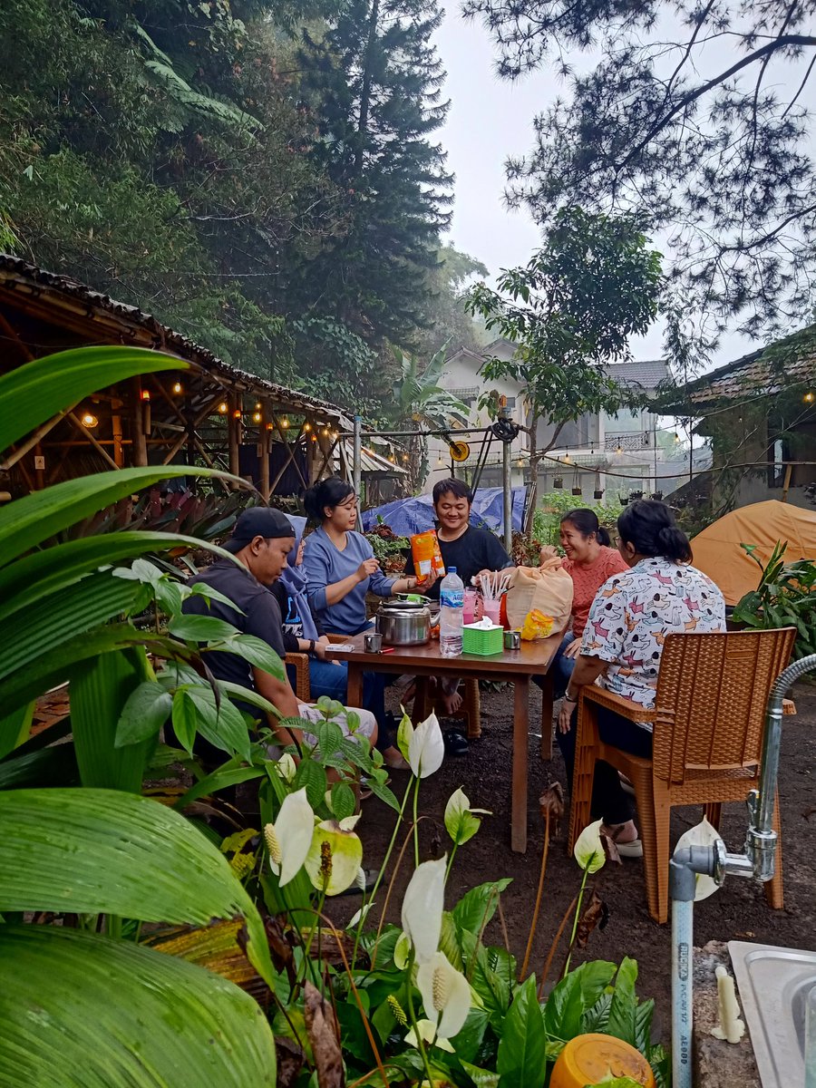 arifhidayatku's tweet photo. Nongkrong sore di Glamping ReaVeeCafe Puncak Cipanas Cianjur
https://t.co/wYdKIIlHOe
Aceh Paspampres biadab #viralvideo panglima TNI indra Herlambang tewas menikmati guru imam Masykur #GoodByeAFF https://t.co/BpC9Jad9cQ