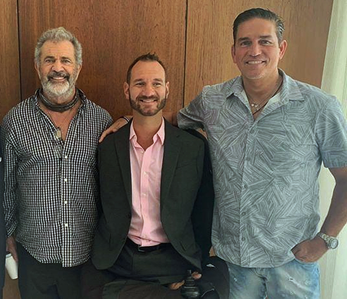 JimmyDrain1's tweet photo. Two legends, on the brink of the supernatural! - Mel Gibson and Jim Caviezel! https://t.co/yVXss9urIS