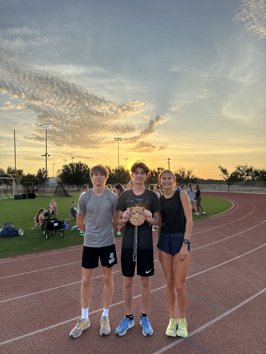 dshs_xc's tweet photo. Huge congrats to these 3 XC athletes and their PRs at the Westlake Invitational! Gus Caddell, Rocco Gillespie and Lucy Fredenburg! 🐅🐅 https://t.co/SPY0dobbel