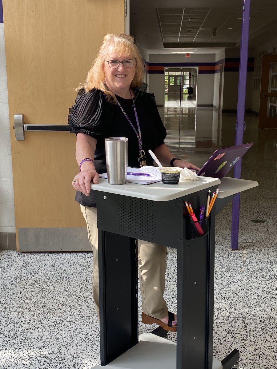 I ❤️ Mrs. Carter’s mobile office at William Ellis Middle School! Ready for class change on #firstday ⁦<a href="/DavieCountySch/">Davie County Schools</a>⁩!