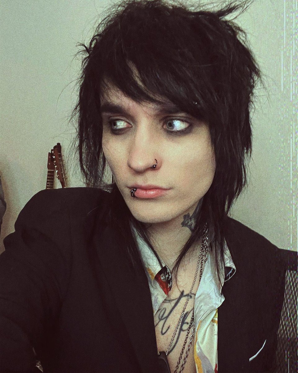 Johnnie Guilbert tweet media