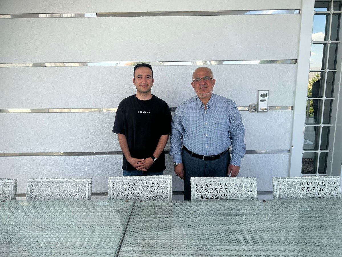 ismailkaraca121's tweet photo. İş insanı Ekrem amcam ile İktisatçı Yönetici Siyasetçi pek kıymetli Sn. ⁦@sahinbingoltr⁩ hocamızın ziyaretin de bulunduk güzel sohbetinde istifade ettik misafirperver karşılaması ilgi ve alakanızdan dolayı ayrıca çok teşekkür ederim. https://t.co/fmVztB3aCE
