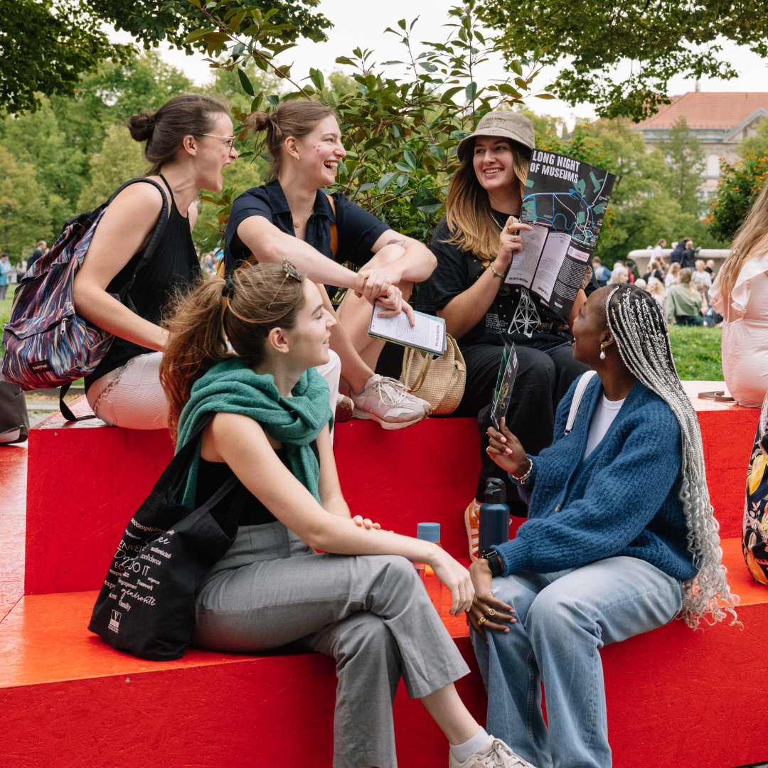 kulturprojekteb's tweet photo. Wow, über 50.000 Berliner*innen und Gäste waren während der @LNDMberlin bis spät in die Nacht in den 75 teilnehmenden Museen unterwegs! 🎊 Nächstes Jahr geht's weiter: am 24. August 2024! #LNDMBerlin https://t.co/eQHY12u8C0