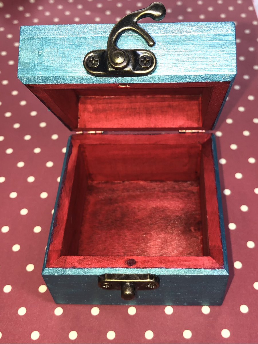 ButtonSteampunk's tweet image. #jewellerybox #jewellery #jewellry #rose #steampunkbutton #turquoise #redrose #box #pinkrose #ink #acrylic #pyrography #pyrographyart #gift