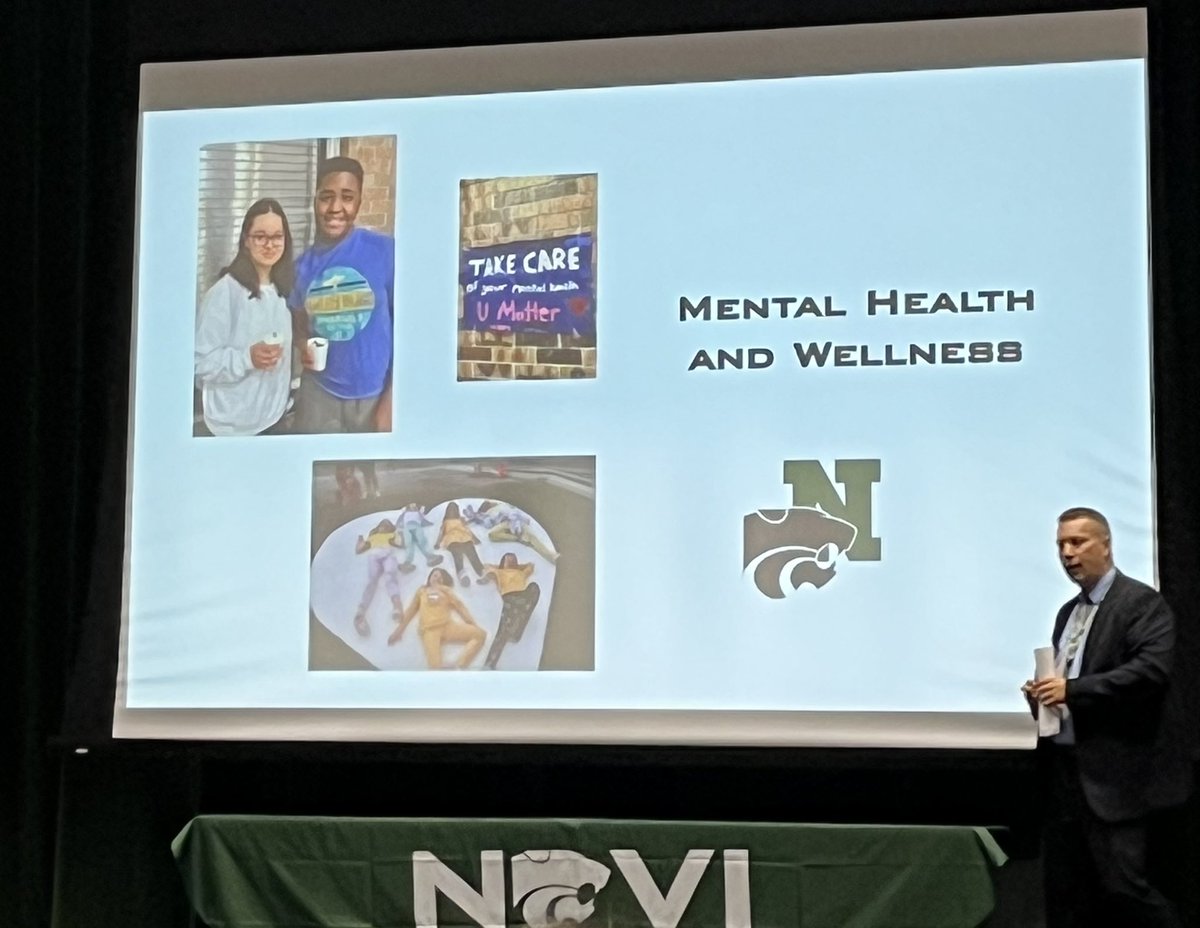 MaryEllies_'s tweet photo. So proud to work for such an incredible district🤍💚 Looking forward to getting back to school! Year 11 🍎📚 https://t.co/v9JkJ9bMap