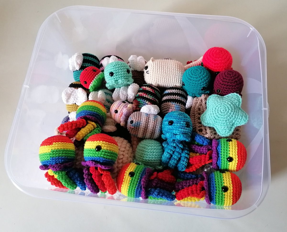 Irgendwie wird meine Wartebox schneller voll als ich gedacht habe. 😐
Ich glaub ich häkel zu viel im Moment.
Und vorallem häkel ich meist Sachen die mir gefallen, aber die sonst keiner will 😅
Muss echt aufhören damit ey.

#häkeln #amigurumi #handgemacht