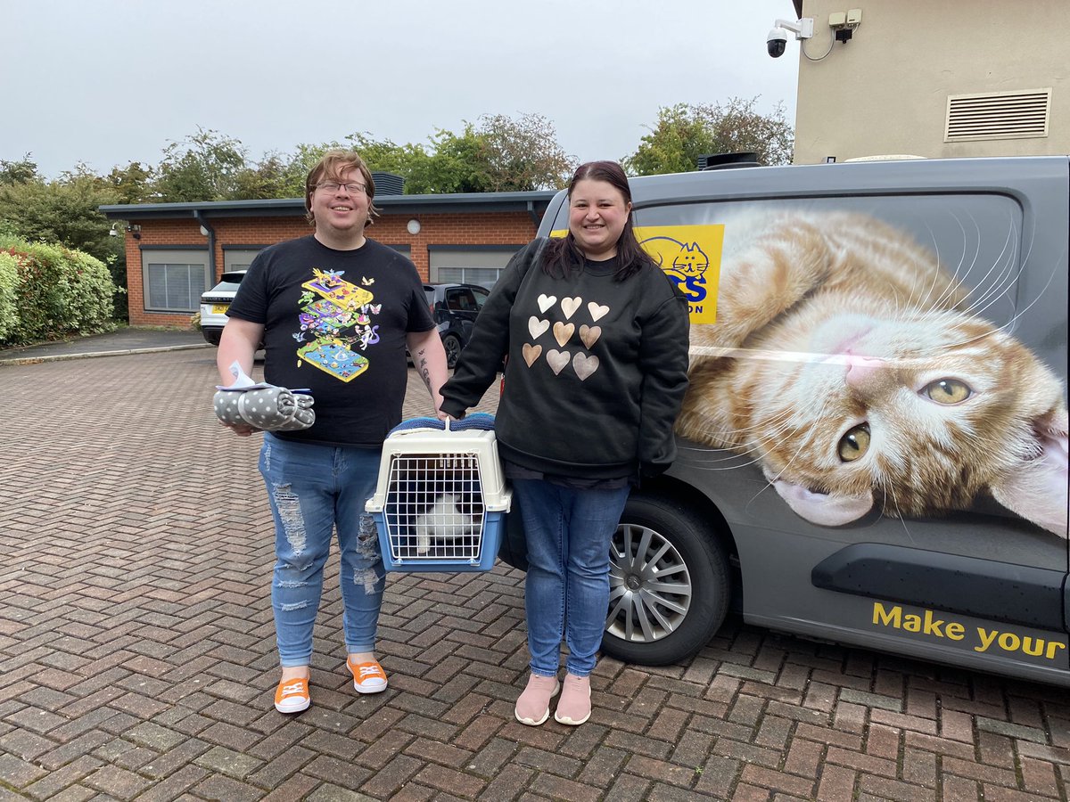 Lots of cats going home this #BankHolidayMonday including 13 year old Norris ❤️

Norris came into care when his owner was emigrating and sadly couldn’t take him with them.

Be happy with your new family Norris 🏡❤️

#CatsProtection #AdoptDontShop #CatsOnTwitter