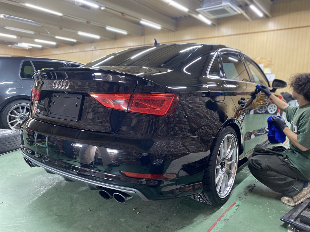 bobr425's tweet photo. アウディS3磨き＆コーティング施工！
窓にもコーティングかけました☺️
ヌルツヤで良い感じ！
#アウディ
#S3
#コーティング
#撥水
#滑水 https://t.co/JqaQGnEL50