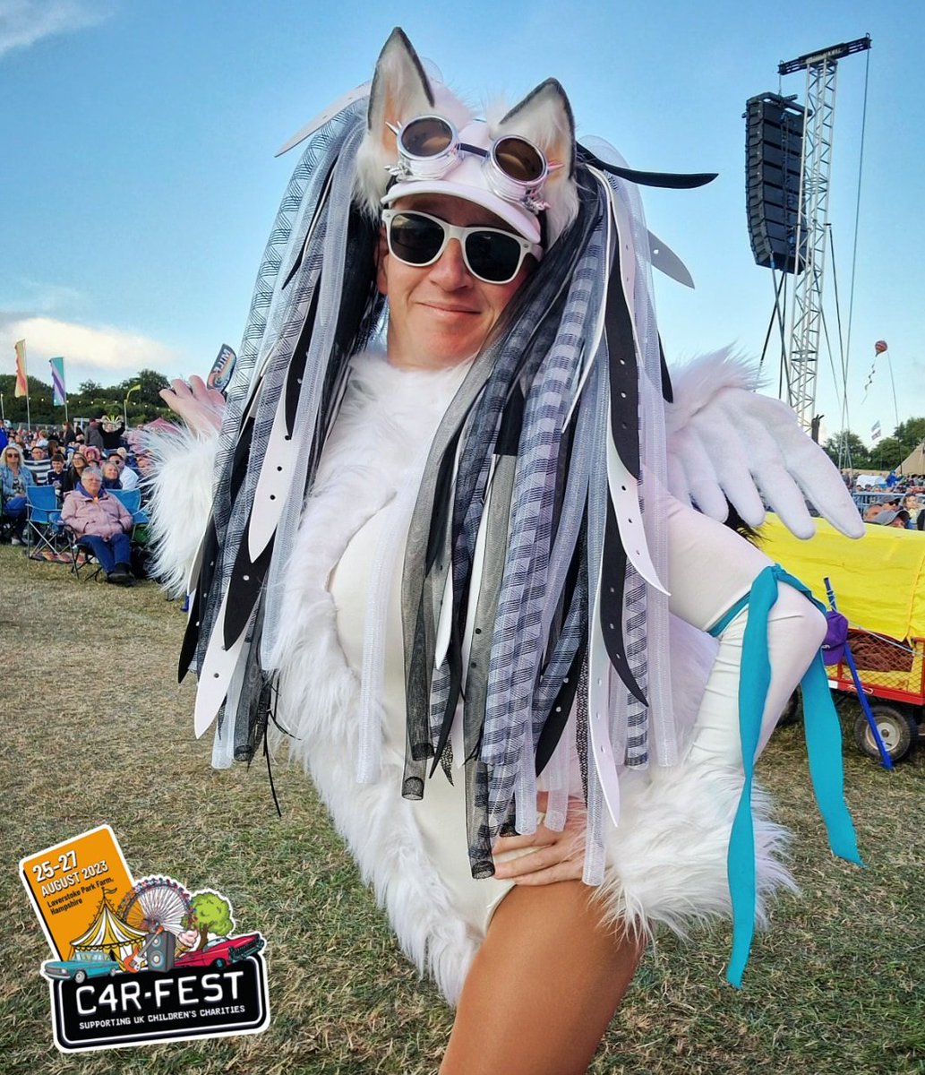 thatguyinatutu's tweet photo. @Carfestevent @CyberloxShop Saturday night at #carfest 🐺❤️🌈 #cyberlox #cybergoth #festival #festivalfashion #arcticfox https://t.co/e4tKNqYnP2