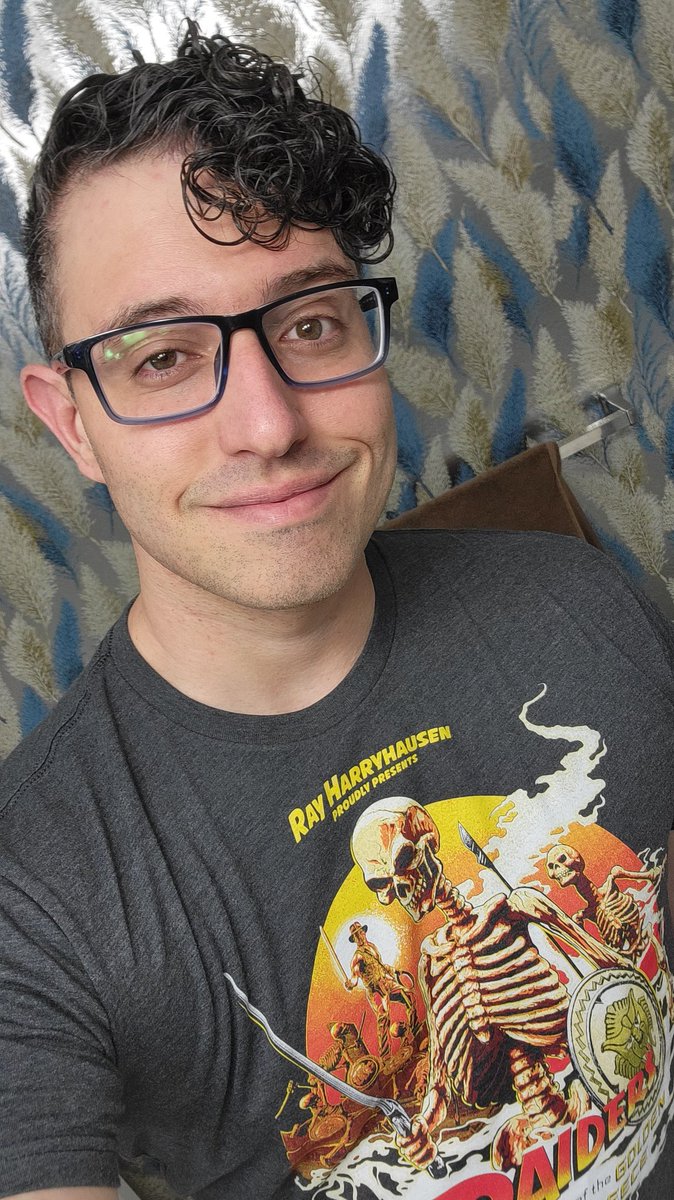 New shirt for my birthday and got to do karaoke with the peeps on Saturday.

Still a workday for me, though. So back to the grind.