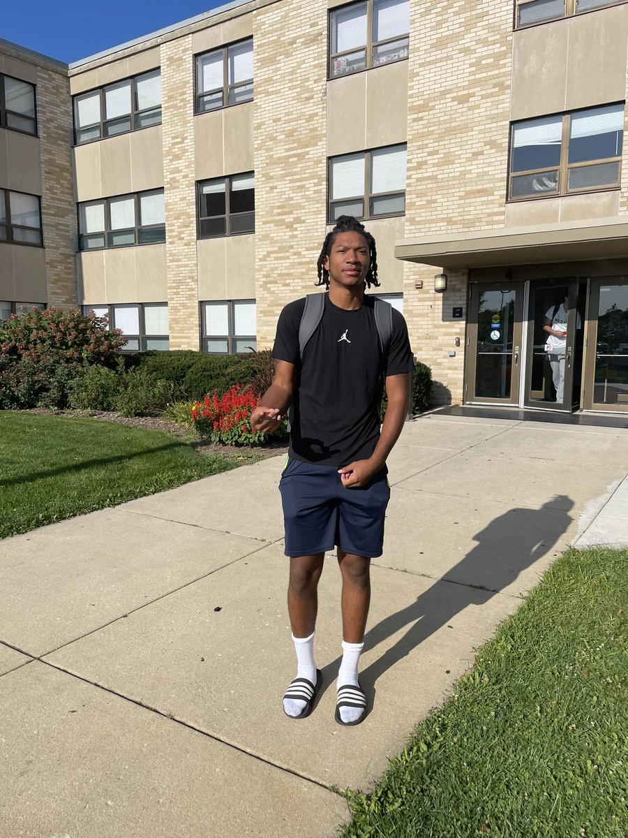 BenUMensBBall's tweet photo. Back to school 📚 #BooksAndBuckets https://t.co/bYjt07Rk0F