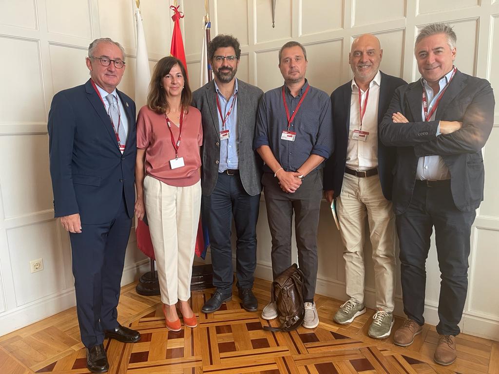 Muchas gracias a los ponentes Fran Sanchez Laguna de <a href="/SaludAndalucia/">Andalucía Salud</a> y Pol Perez de <a href="/salutcat/">Salut</a>
Tomas Cobo, Presidente del @CGCOM_Esp
y  Artur Palet de @RocheDia. Un placer compartir y debatir en este encuentro #UIMP2023, #SaludBasadaValor, #SaludDigital