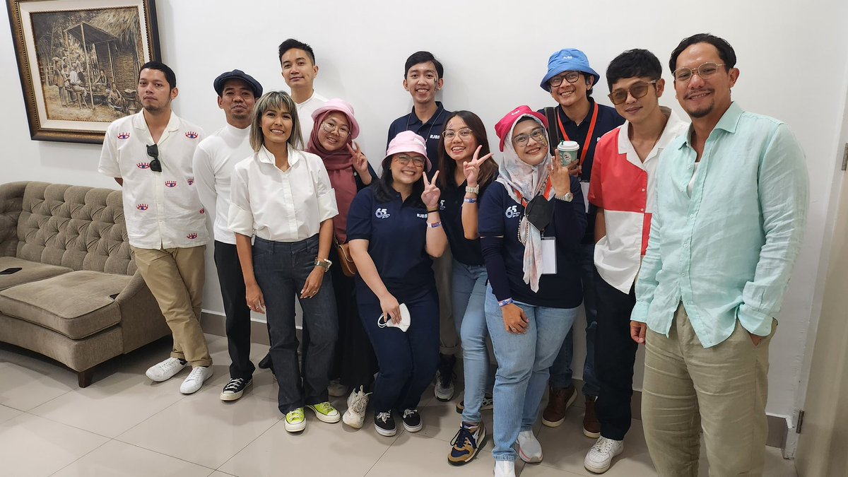 arrarel's tweet photo. @HmnsId Tidak lain dan tidak bukan adalah Tiara yg kegirangan saat event kantor berhasil ngundang @maliqmusic as guest AAAAA #MALIQHMNS https://t.co/6GrLeoT9Ck
