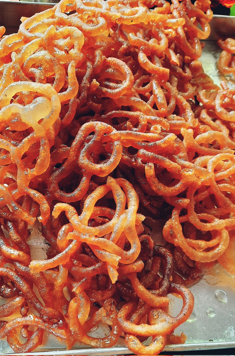 Indulged in nostalgia today as I savored a plate of delicious jalebis after what felt like ages! The sweet, swirling perfection brought back a flood of memories. Sometimes, a simple treat can transport you to the past. 🥨🫕 #JalebiJoy #TasteOfTradition #SweetVision #indianfood