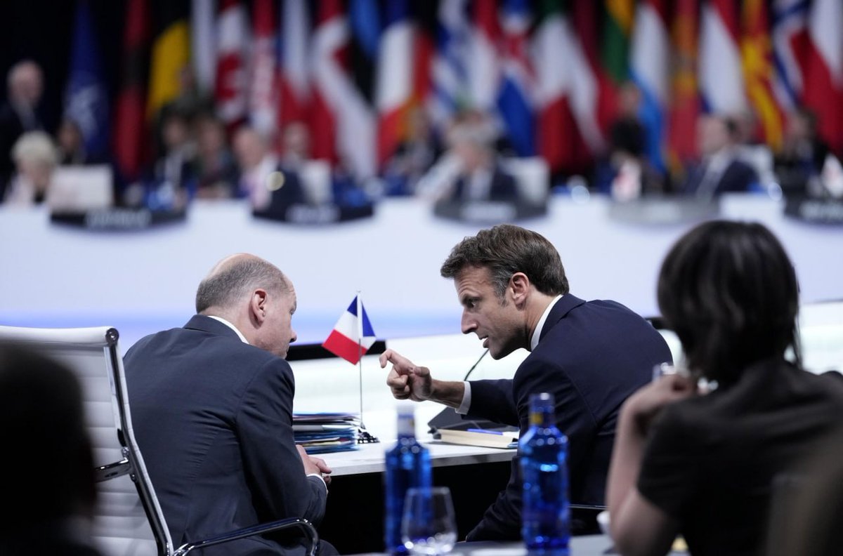 German Chancellor Olaf Scholz and French President Emmanuel Macron were surprised that Russian President Vladimir Putin during a telephone conversation on March 4, 2022, did not show the reaction to sanctions that the West expected, writes 'Bild' . 'Something worries me more…
