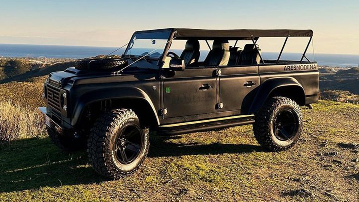 Flyin18T's tweet photo. #news #ARESDesign Ares Modena’s Land Rover Defender Cabrio Is The Ultimate Off-Road Cruiser https://t.co/l2HQpL1HCn https://t.co/O75S1Rulhq