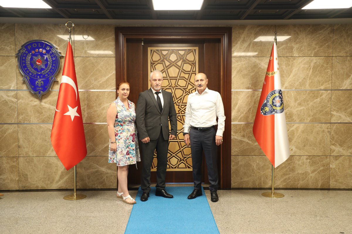 Zafer Güder Havacılık ve Uzay Sanayi Ticaret Limited Şirketi olarak, Bursa’mıza atanan İl Emniyet Müdürümüz Sayın Dr. Sabit Akın ZAİMOĞLU'nu yeni görevi için hayırlı olsun ziyaretinde bulunduk. Kendisine yeni görevinde başarılar dileriz. Bursa Emniyet Müdürlüğü’nün yeni döneminde