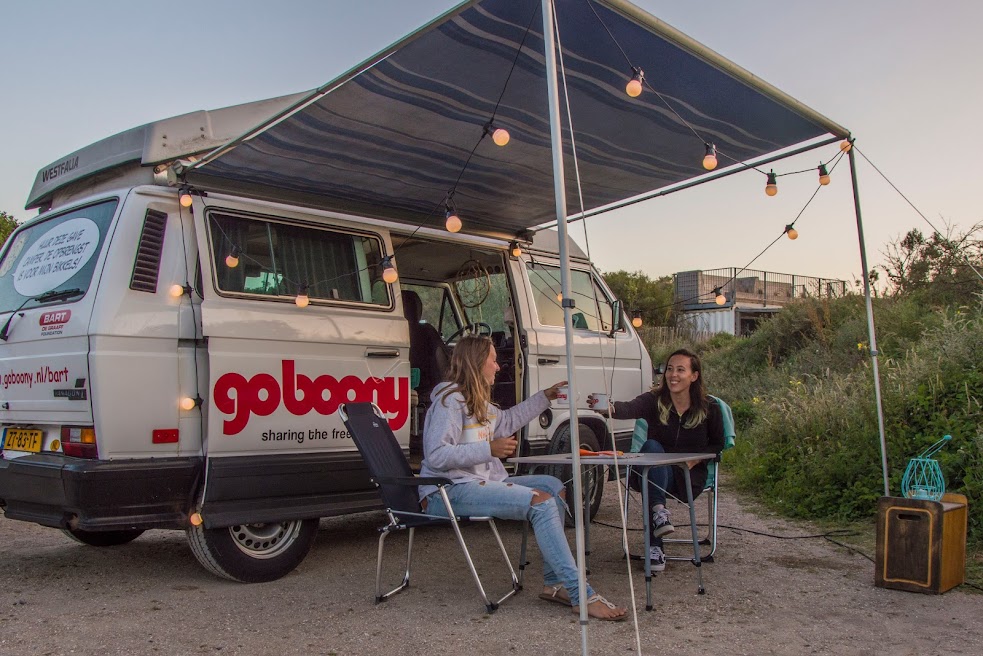 <a href="/Yescapa/">Yescapa</a> et <a href="/Goboony/">Goboony</a> s'associent pour devenir leader européen de la location de véhicules de loisirs. Cette synergie vise à créer la plus grande plateforme de partage de véhicules de loisirs d'Europe, avec des ambitions globales. 👏

📌 urlz.fr/nlYq
#Startup #Tourisme