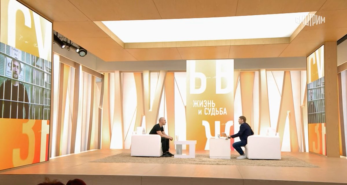 pevchikh's tweet image. Помните Павла Устинова? Тот, который "Я/МЫ Павел Устинов", актер, за которого на пикеты выходили в 2019. Он, оказывается, стал Z-звездой СВО, был ранен в Украине и теперь ходит на шоу Корчевникова, рассказывая, что тогда, в 2019-м, его использовали враги России. 😑