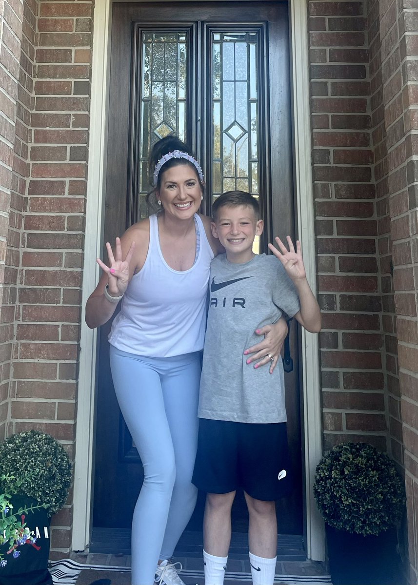 RyanOHall_96's tweet photo. 4th, 3rd, and two to Daycare on the first day of school! Time flies with this crew but blessed beyond belief. While we are excited to start the year, the older two are more fired up about @RiceFootball GAME WEEK! #CoreFour #Partyof6 #RFND🦉👐🏈 https://t.co/sfycun1HXr