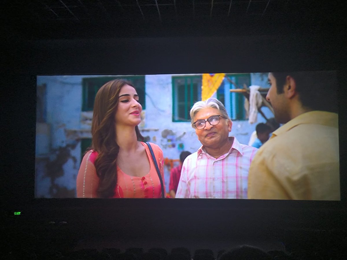 120varu's tweet photo. From start to finish, #DreamGirl2 is a rollercoaster of emotions. Ananya Panday's grace and Ayushman Khurana's brilliance make it an unforgettable cinematic experience. A journey you won't want to end! https://t.co/bxArd2yOyr