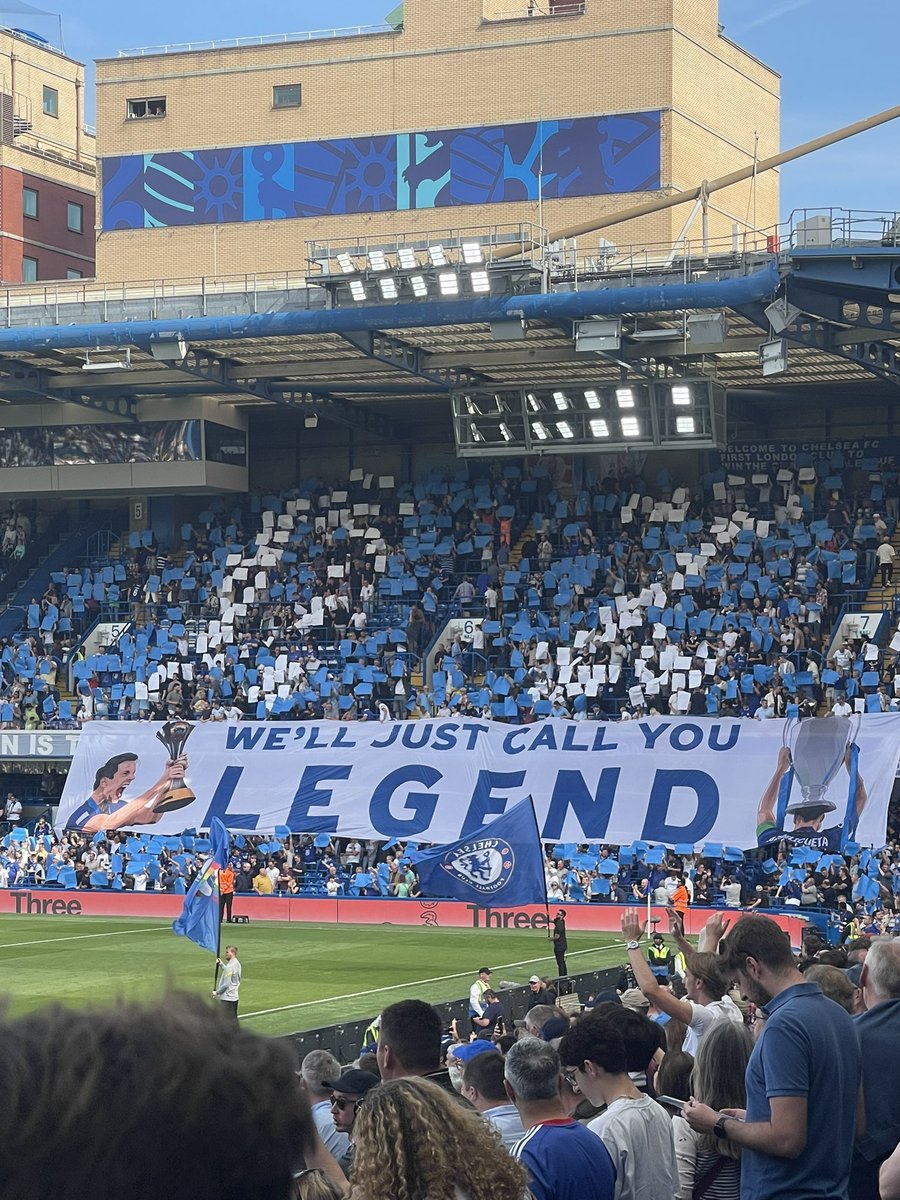 Shreya_Elle's tweet photo. HBD to the legend @CesarAzpi. Once in a while comes a sportsman like him with tremendous work ethics, dedication, passion, talent, but above all love and respect for his team, for the fans, and for the badge - we’ll always call you Dave💙
*images: sourced
#Azpi #Chelsea https://t.co/0DHTGP25Ad