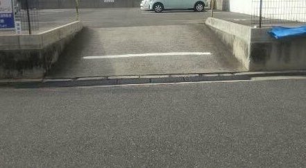 男には泣いていいときが3つある
　
１．生まれたとき

２．親が死んだとき

３.   食べたかったラーメン屋の駐車場がこんなんだった時