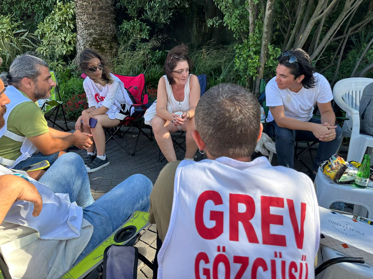 📢 Grevde 12. Gün 

Sputnik okur ve dinleyicileri, gazeteciler, siyasi parti liderleri, meslek örgütü temsilcileri... Bugün de bizleri yalnız bırakmayan, sohbetleri, tatlıları ve destekleriyle moral veren ziyaretçilerimize teşekkür ederiz 😍

Biz kazanacağız!

#SputnikeSendika