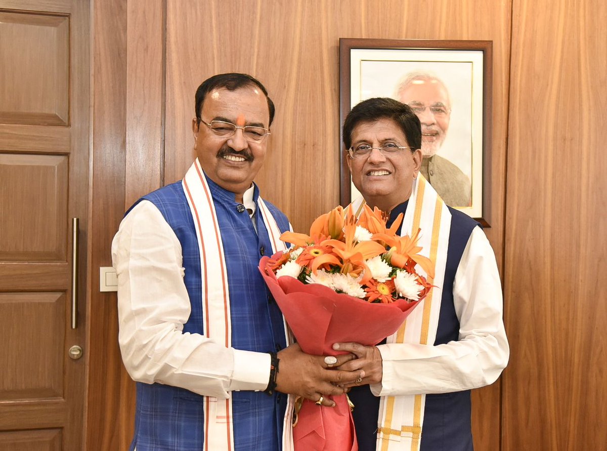 आज नई दिल्ली में मा0 केंद्रीय वाणिज्य एवं उद्योग मंत्री श्री पीयूष गोयल जी से आत्मीय भेंट कर प्रदेश में विकास कार्यों तथा मा0 प्रधानमंत्री जी के 2 करोड़ 'लखपति दीदी' बनाने के संकल्प के अनुरूप महिला सशक्तिकरण से संबंधित विषयों पर सारगर्भित चर्चा कर मार्गदर्शन प्राप्त किया।
