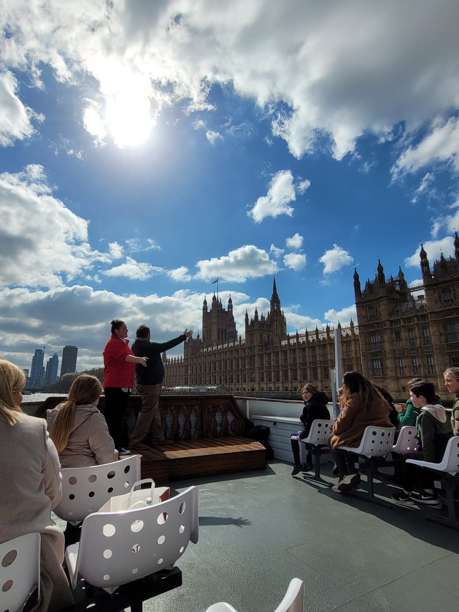 TerribleThames's tweet photo. And to our right, we see the Houses of Parliament ๐บ๏ธ #MondayMonument
And if you're ever popping in, just don't wear a suit of armour ๐ It's been against the law since 1313!
๐ธ Charmaine (Facebook) https://t.co/W8eZWIdwSK