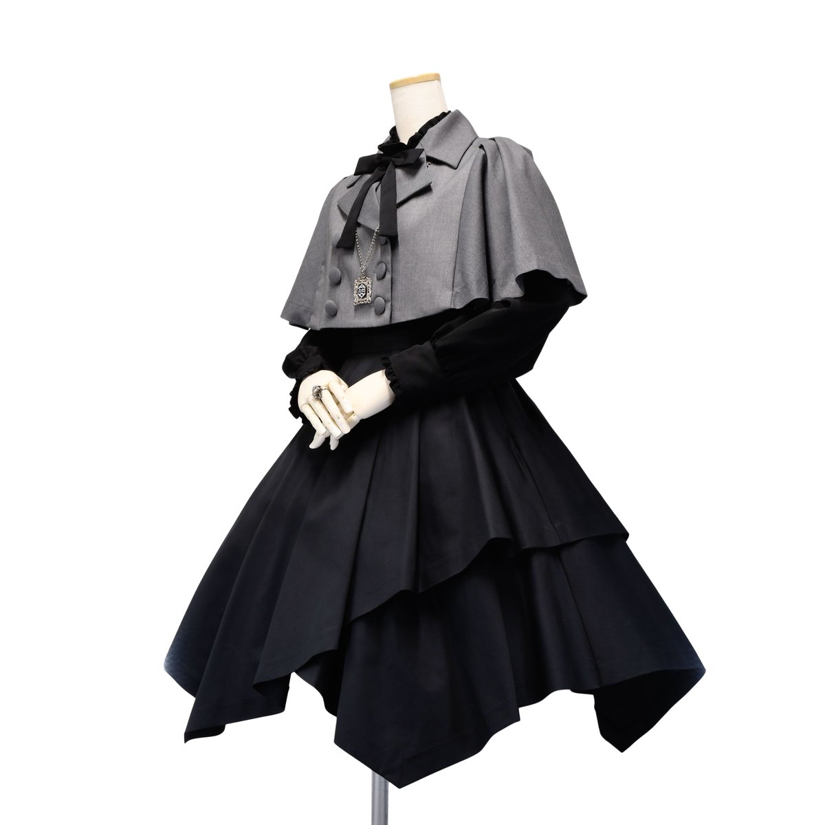 本日掲載いたしました○クラシカルテーラードケープ／グレー○を使用