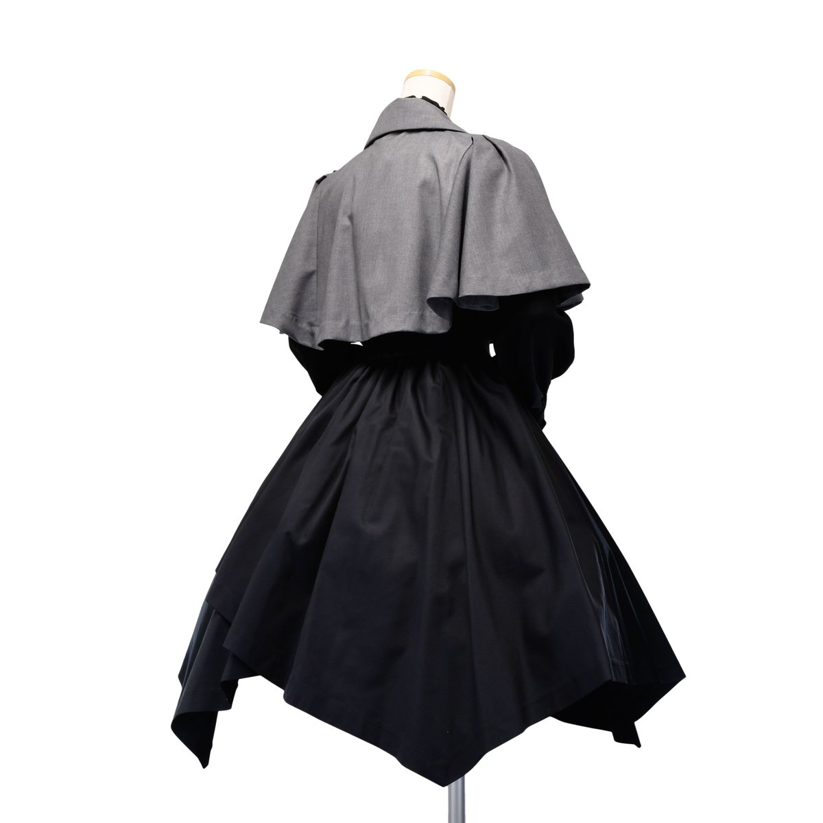 本日掲載いたしました○クラシカルテーラードケープ／グレー○を使用