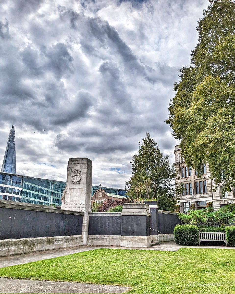 Started to look a bit angry over Tower Hill Merchant Naval Memorial yesterday. Had to retire with my photography complete.