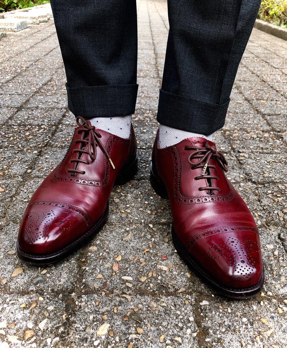 kunn_denim's tweet photo. 今日のお仕事革靴【Loake1880】
ノーザンプトンのローク
鮮やかなバーガンディレッドで
#loake
#loake1880
#ローク
#英国靴 https://t.co/t97UpkUCr9