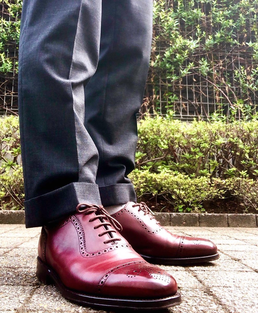 kunn_denim's tweet photo. 今日のお仕事革靴【Loake1880】
ノーザンプトンのローク
鮮やかなバーガンディレッドで
#loake
#loake1880
#ローク
#英国靴 https://t.co/t97UpkUCr9