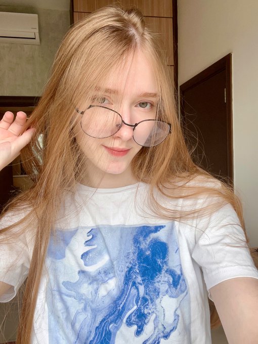 Morning selfie 🦋 https://t.co/lvhYS2wDVy