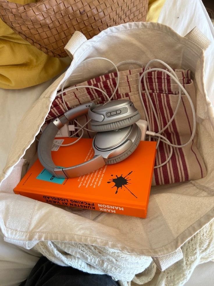 inspiboard's tweet image. life is better in the summer