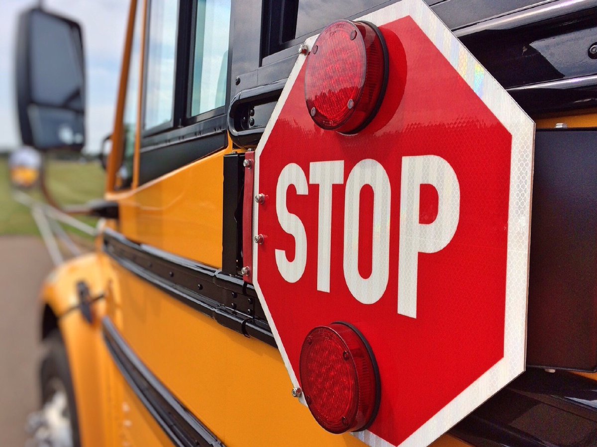 ISPEvansville's tweet image. It’s Monday and another start to a week of school. Please slow down in those school zones and STOP for the school buses. The kiddos are depending on you! Please treat everyone with kindness too. 😀